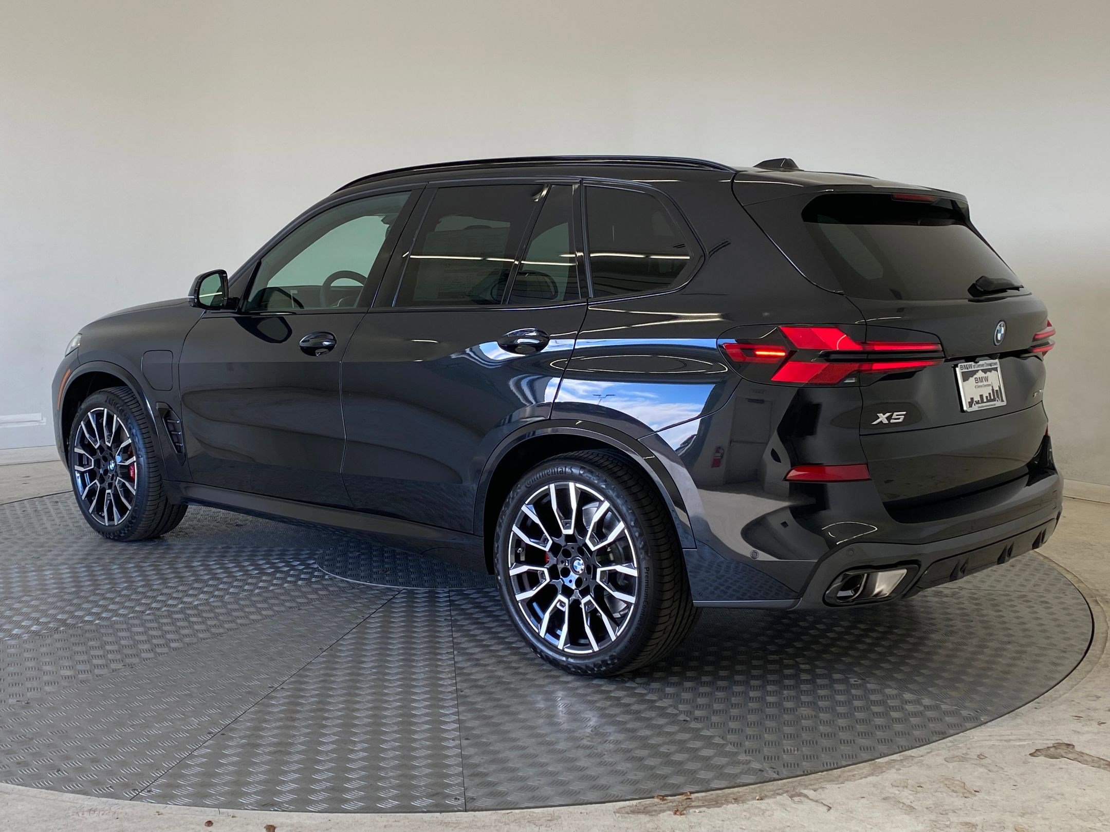 New 2026 BMW X5 xDrive50e w/ M Sport Package image 3