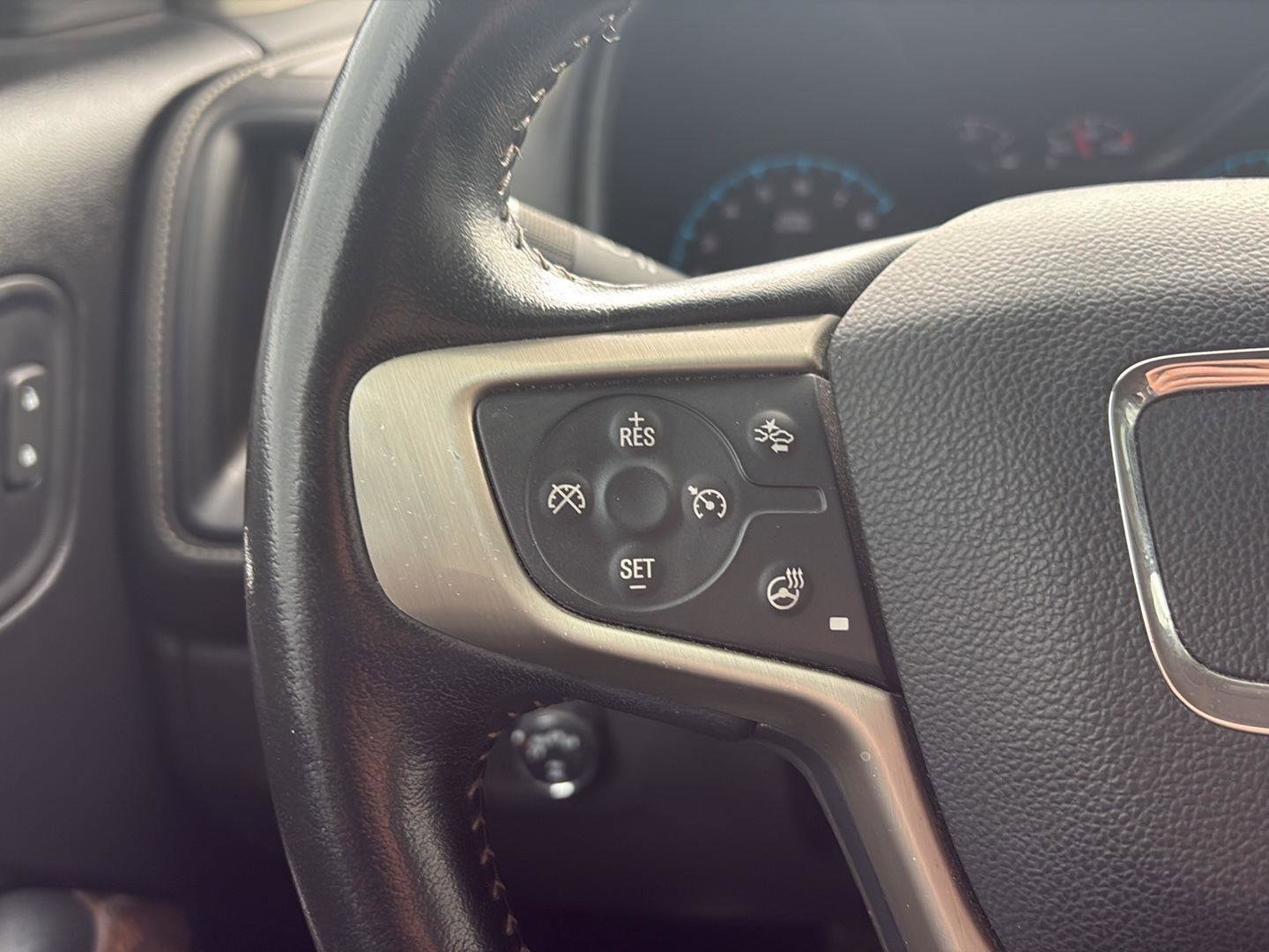 Used 2021 GMC Canyon Denali image 17