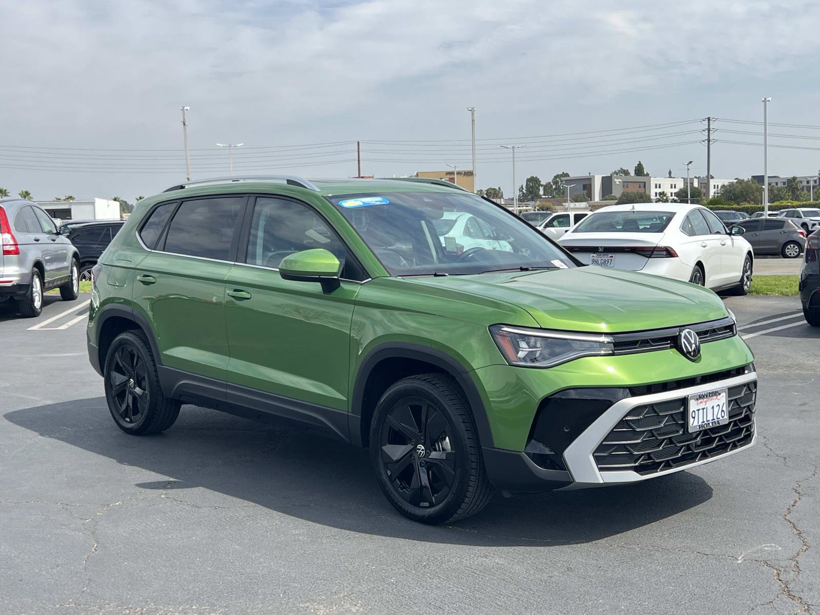 Used 2025 Volkswagen Taos SE w/ Panoramic Sunroof Package image 28