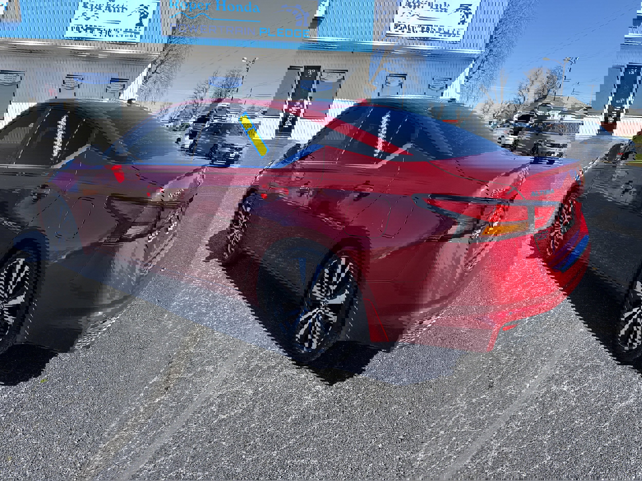 Used 2020 Nissan Altima 2.5 SR w/ Premium Package image 3