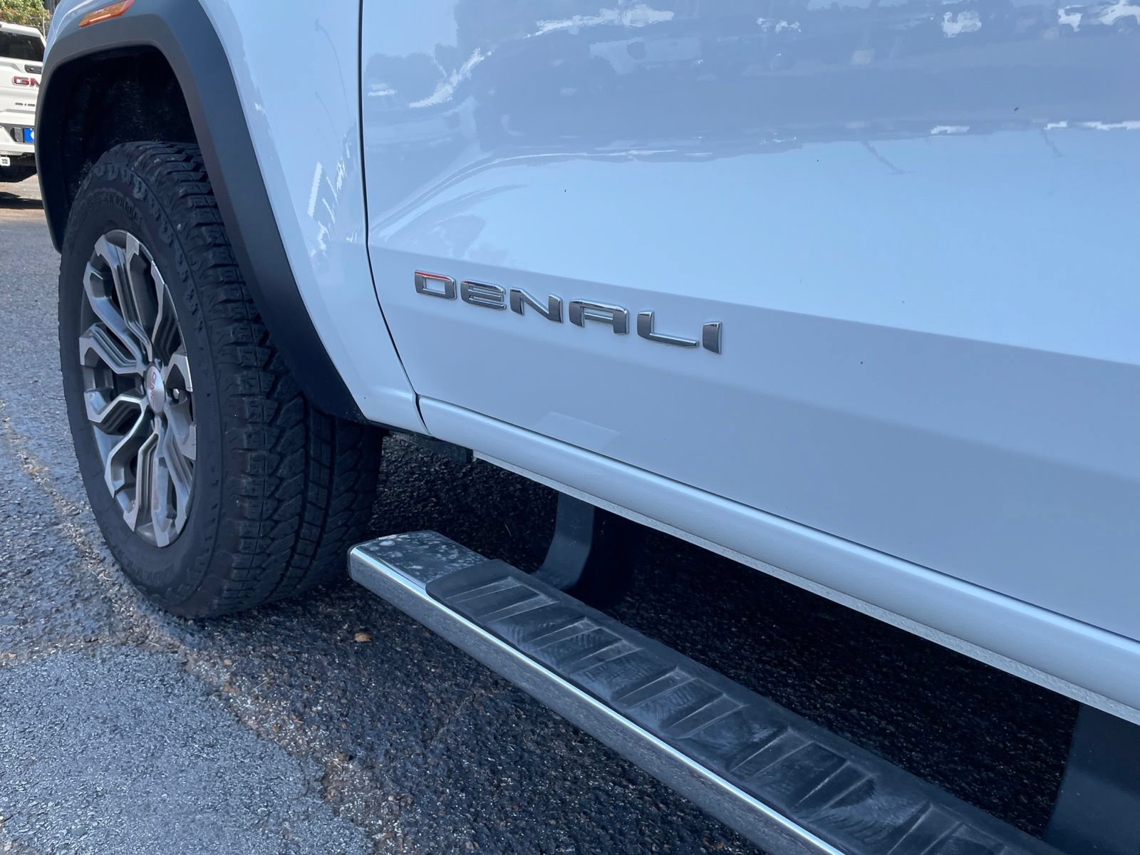 Used 2024 GMC Canyon Denali AWD/4WD image 17