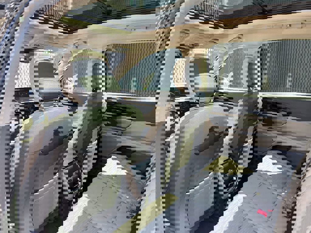 Used 2025 Lincoln Nautilus Reserve AWD/4WD image 12