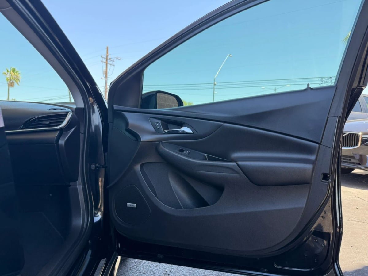 Used 2018 Chevrolet Volt Premier w/ Driver Confidence Package FWD image 33