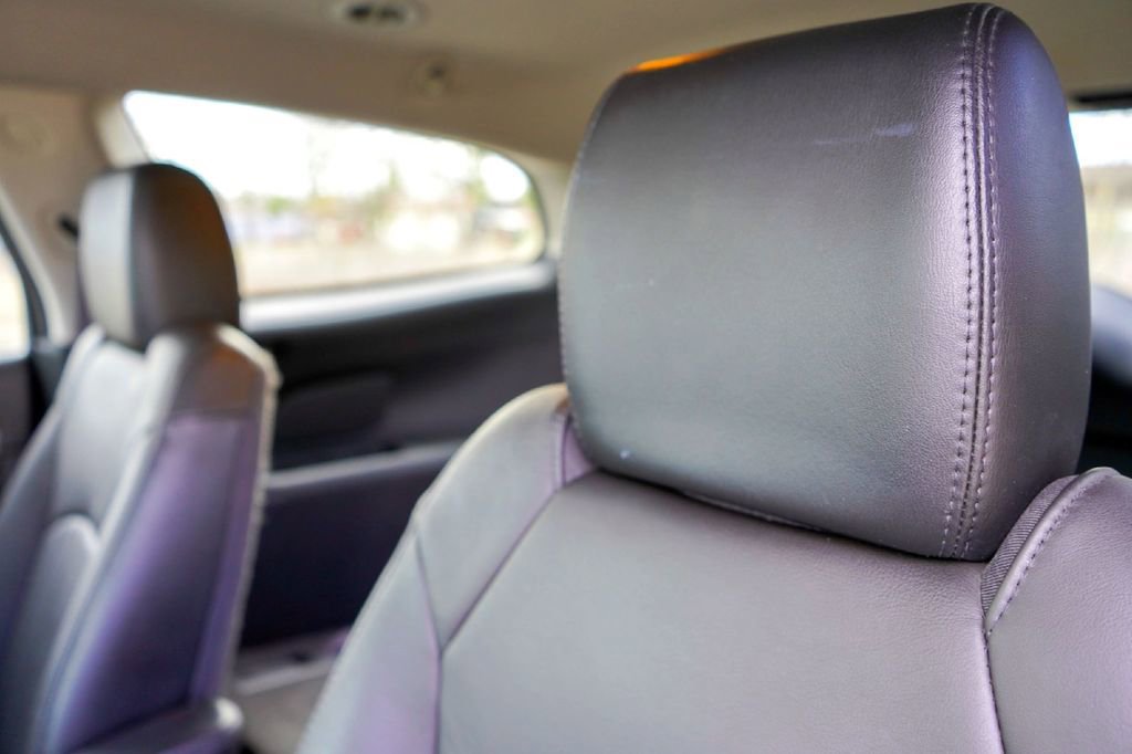 Used 2011 Buick Enclave CXL image 27