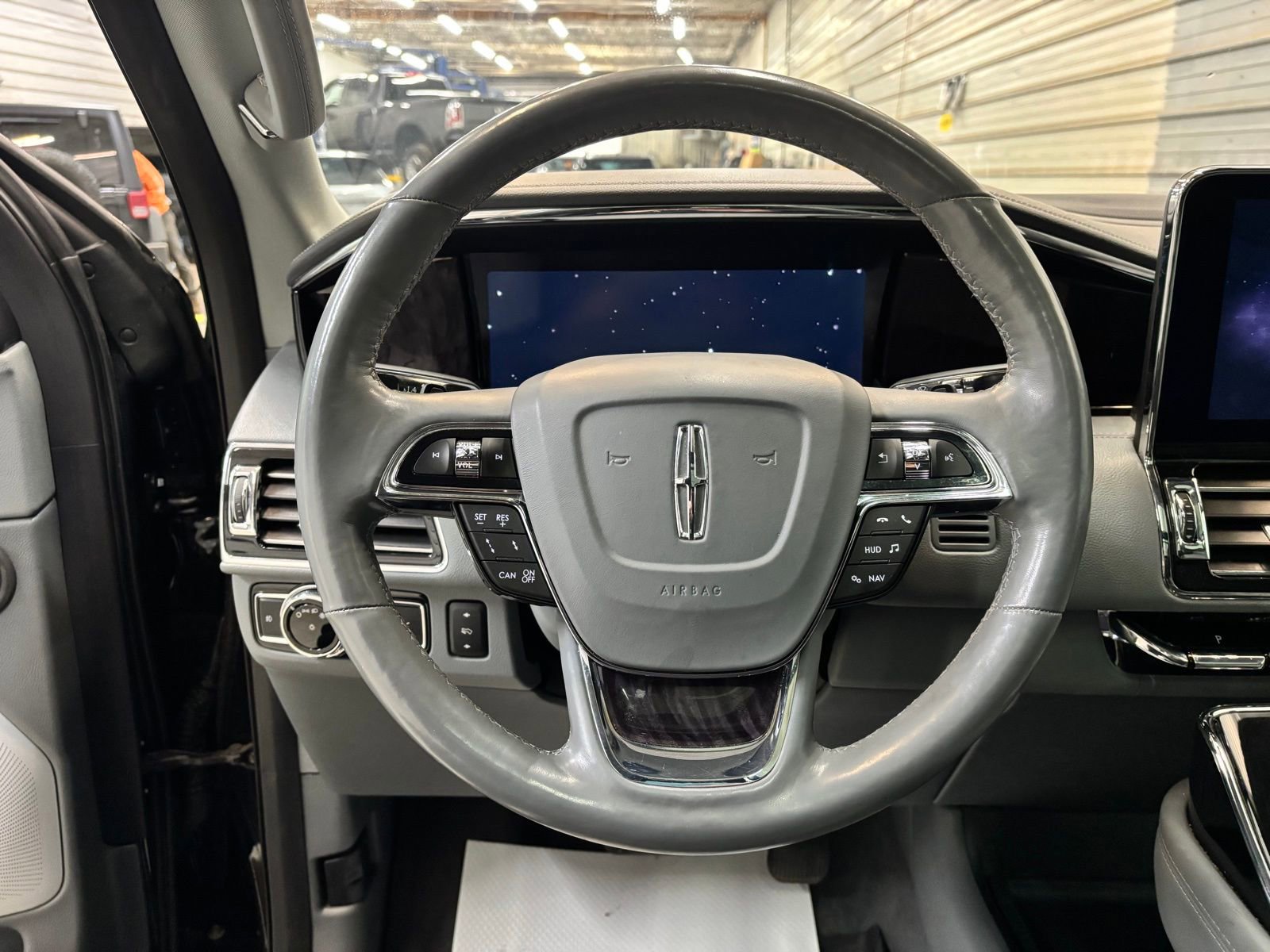 Used 2019 Lincoln Navigator L Reserve image 11