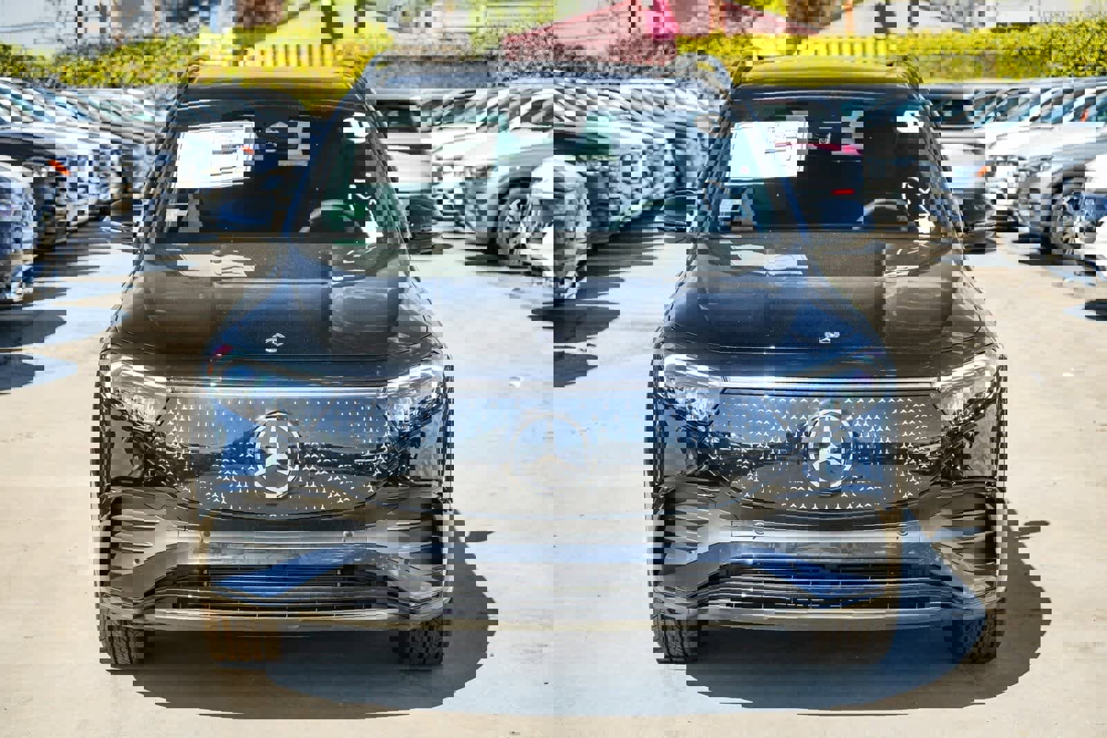 Used 2024 Mercedes-Benz EQB 300 4MATIC image 2