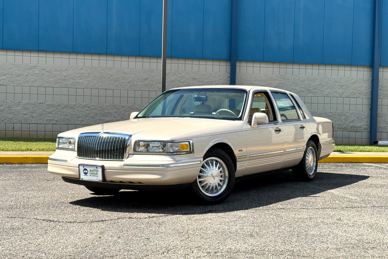 Used 1996 Lincoln Town Car Cartier image 3
