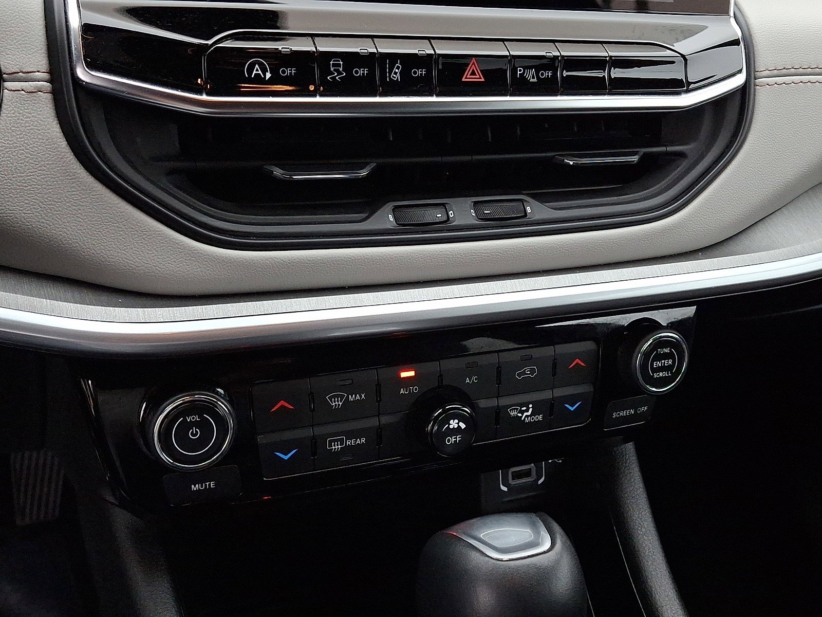 Used 2025 Jeep Compass Limited image 15