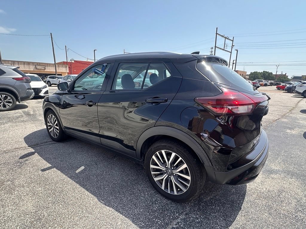 Used 2022 Nissan Kicks SV FWD image 3
