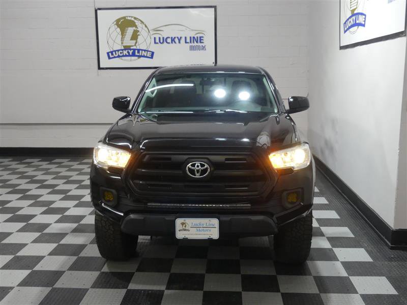 Used 2017 Toyota Tacoma SR image 3