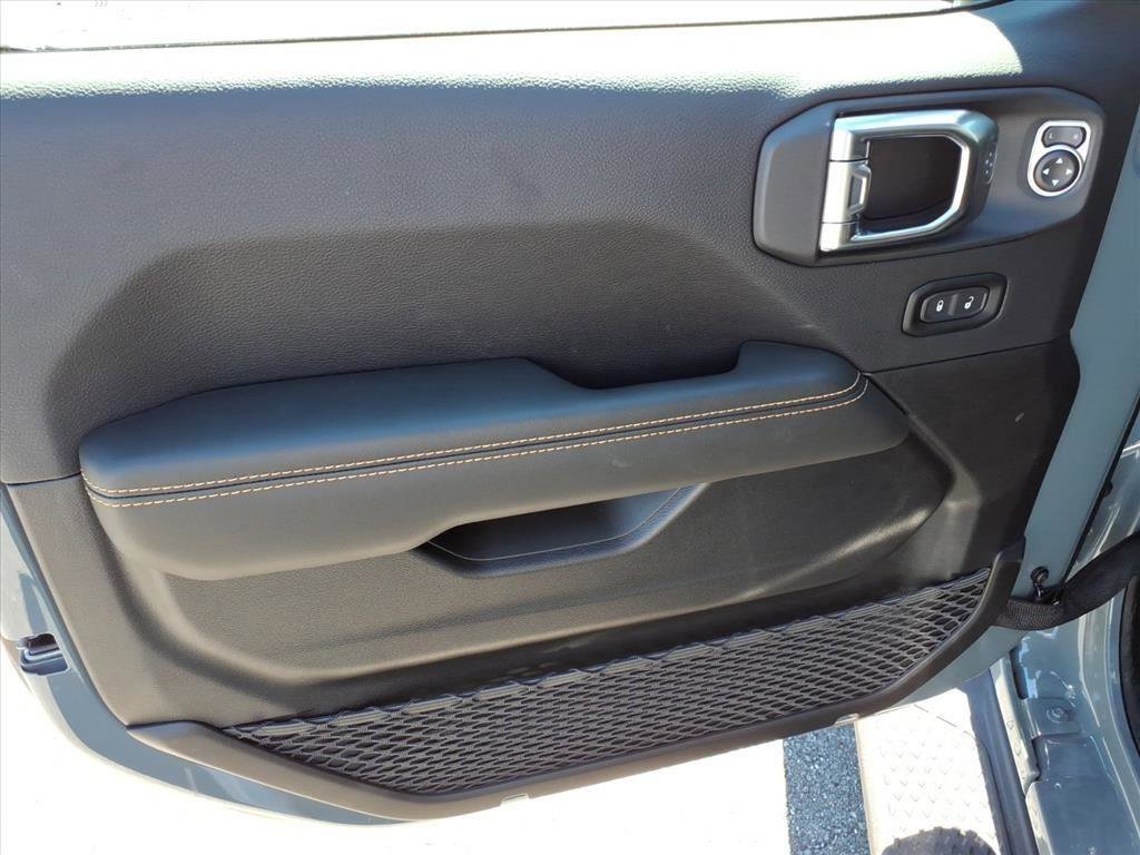 New 2025 Jeep Gladiator Sport image 9