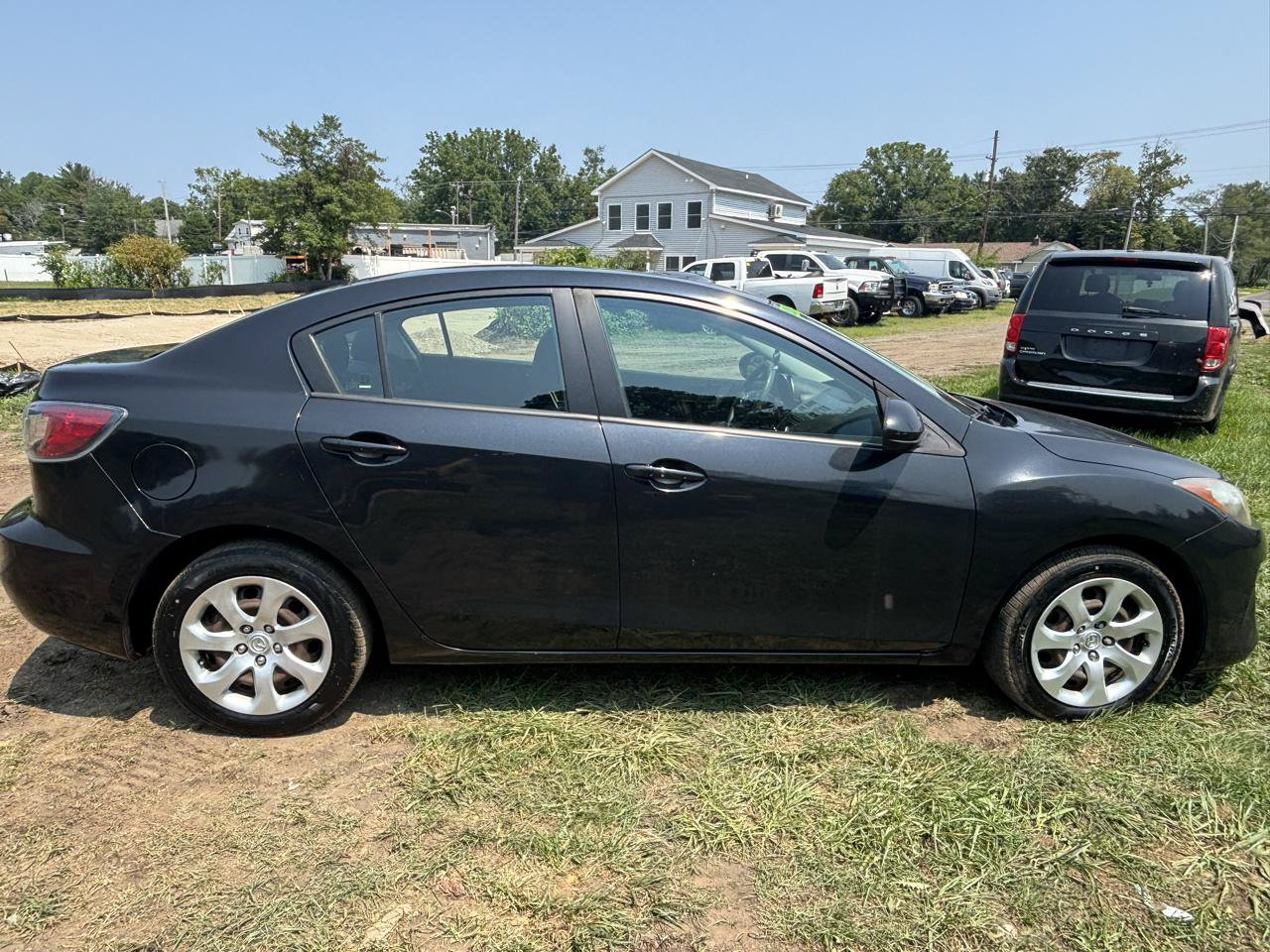 Used 2013 MAZDA MAZDA3 i SV FWD image 3
