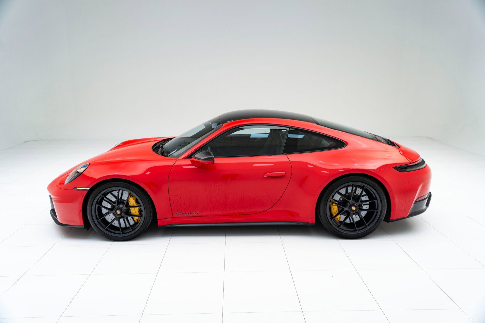 Certified 2025 Porsche 911 Carrera GTS image 2