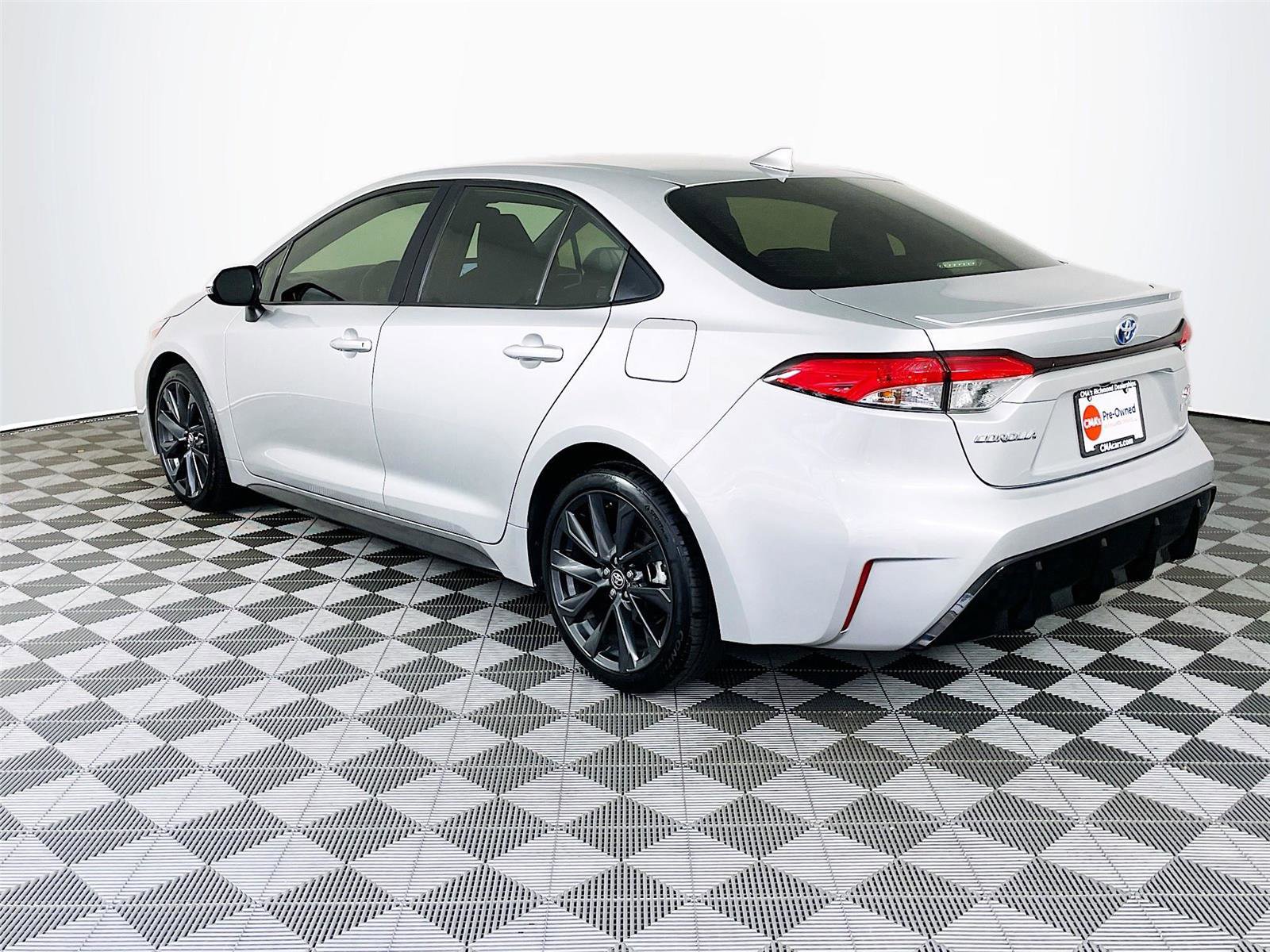 Used 2024 Toyota Corolla SE FWD image 6
