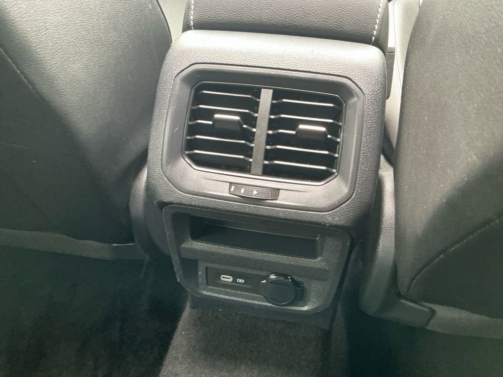 Used 2023 Volkswagen Tiguan SE w/ Panoramic Sunroof Package image 23