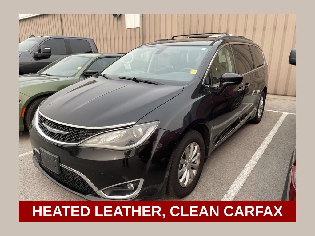 Used 2017 Chrysler Pacifica Touring-L FWD image 1