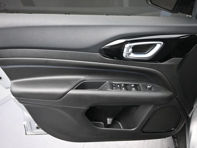 New 2025 Jeep Compass Latitude w/ Convenience Group AWD/4WD image 12