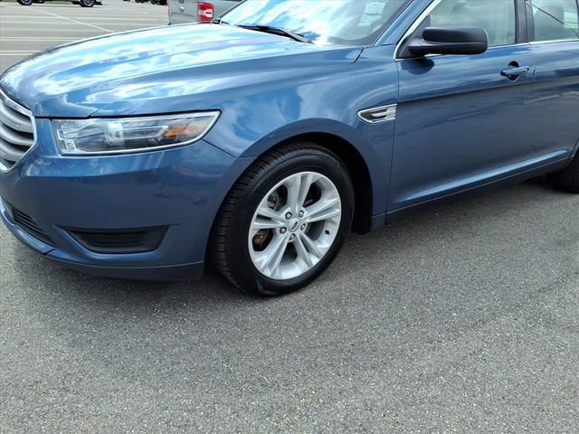 Used 2018 Ford Taurus SE image 4