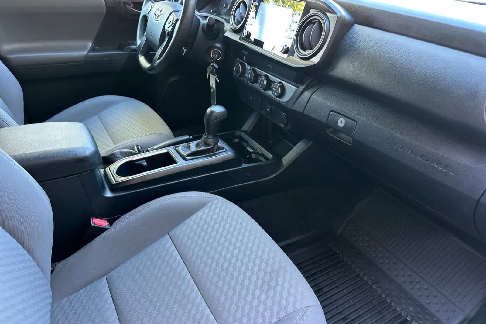 Used 2020 Toyota Tacoma SR AWD/4WD image 15
