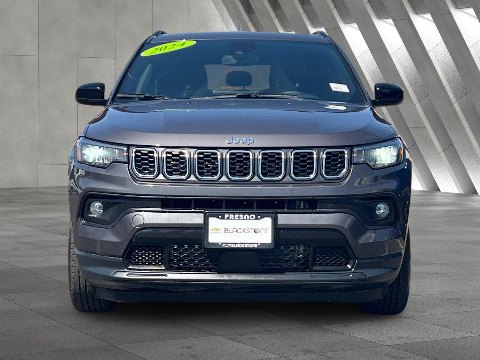 Used 2024 Jeep Compass Latitude AWD/4WD image 9