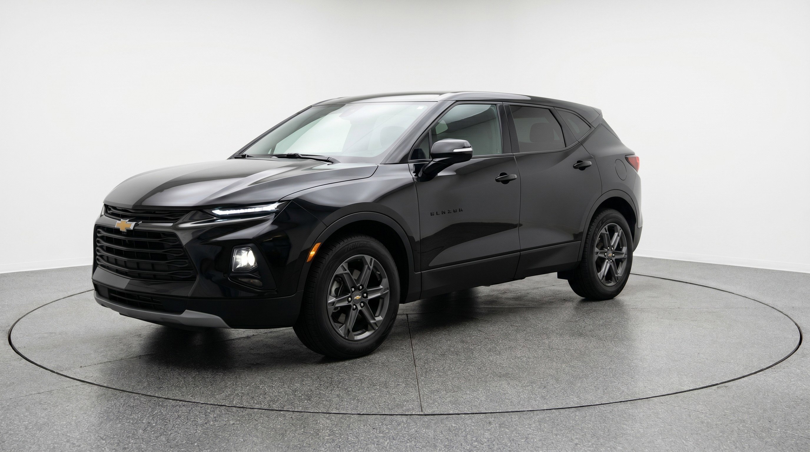 Used 2025 Chevrolet Blazer LT FWD image 3