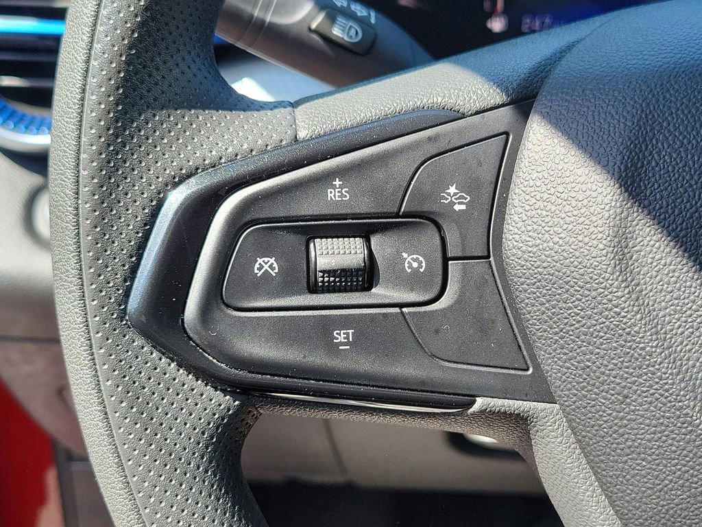 Used 2025 Chevrolet Trax LT FWD image 25