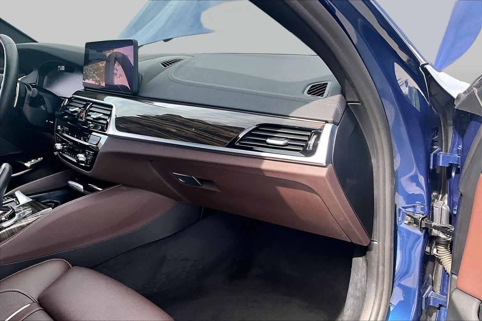 Used 2021 BMW M550i xDrive w/ Executive Package AWD/4WD image 17