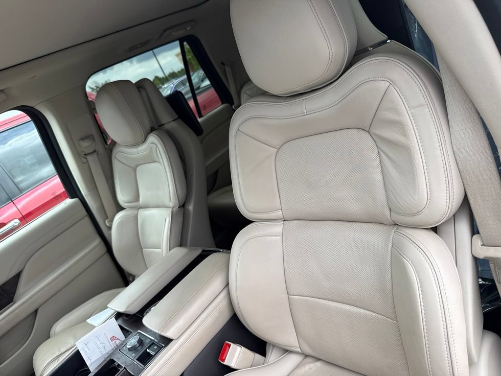 Used 2019 Lincoln Navigator Reserve AWD/4WD image 5