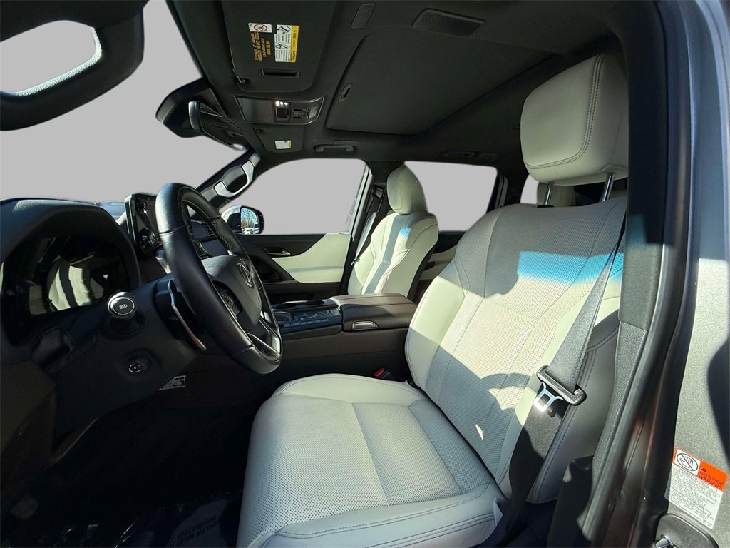 Used 2024 Lexus LX 600 4WD w/ Luxury Package image 2