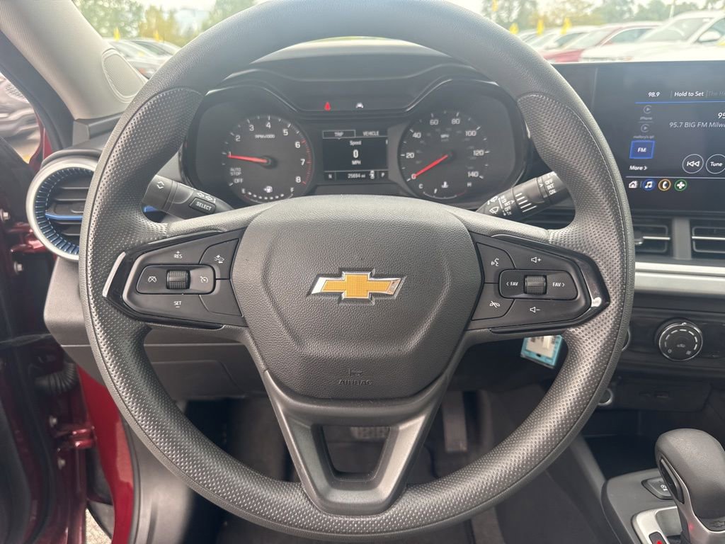 Used 2025 Chevrolet Trax LS image 28