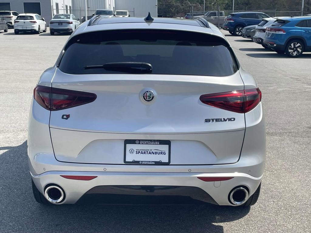 Used 2021 Alfa Romeo Stelvio Ti w/ Premium Package image 5