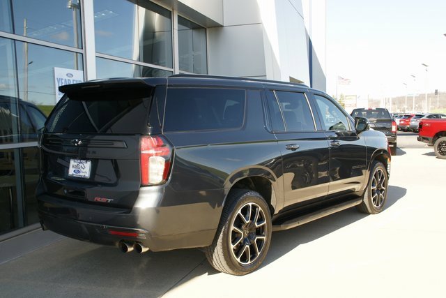 Used 2022 Chevrolet Suburban RST w/ Sport Performance Package image 3