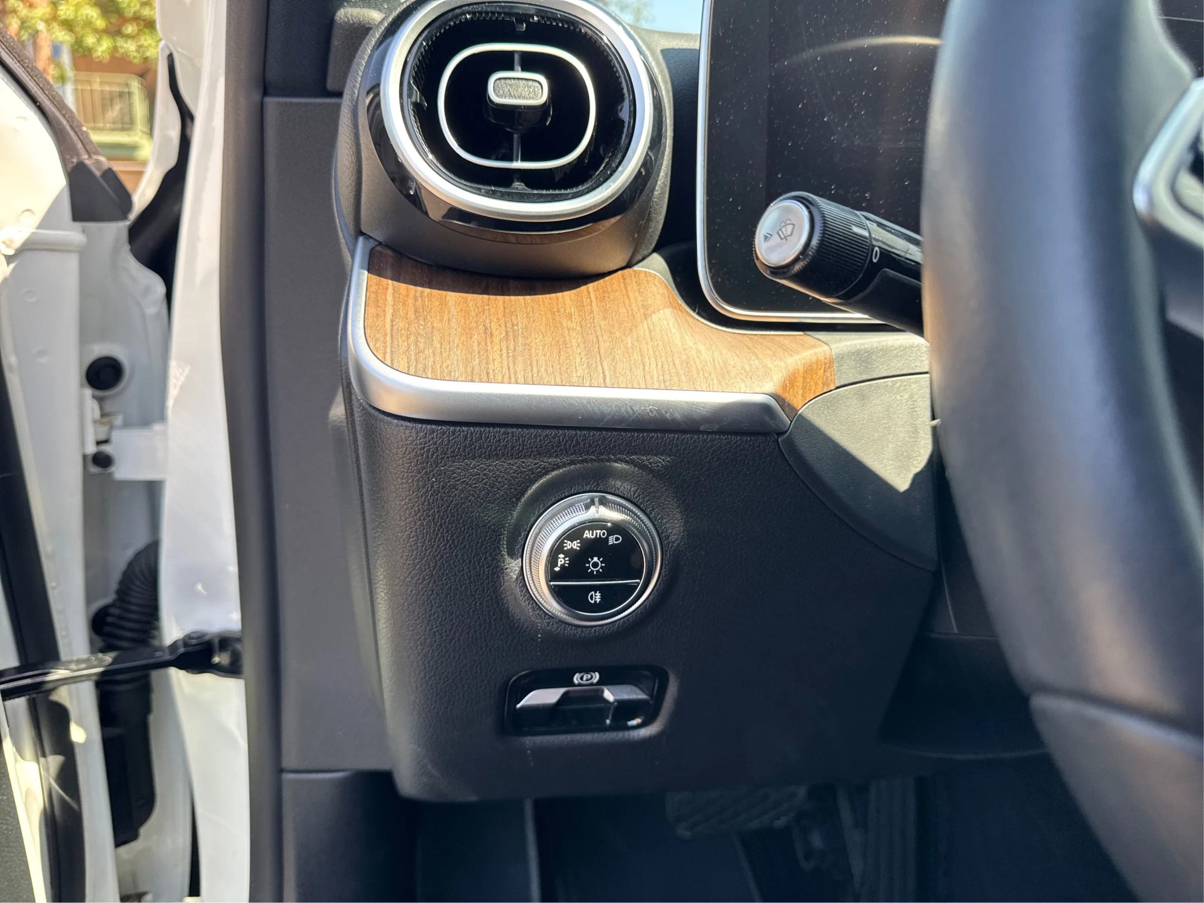 Used 2023 Mercedes-Benz C 300 Sedan image 17