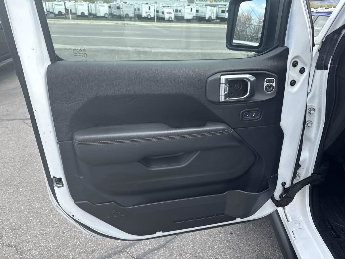 Used 2022 Jeep Gladiator Mojave w/ Trailer Tow Package AWD/4WD image 12