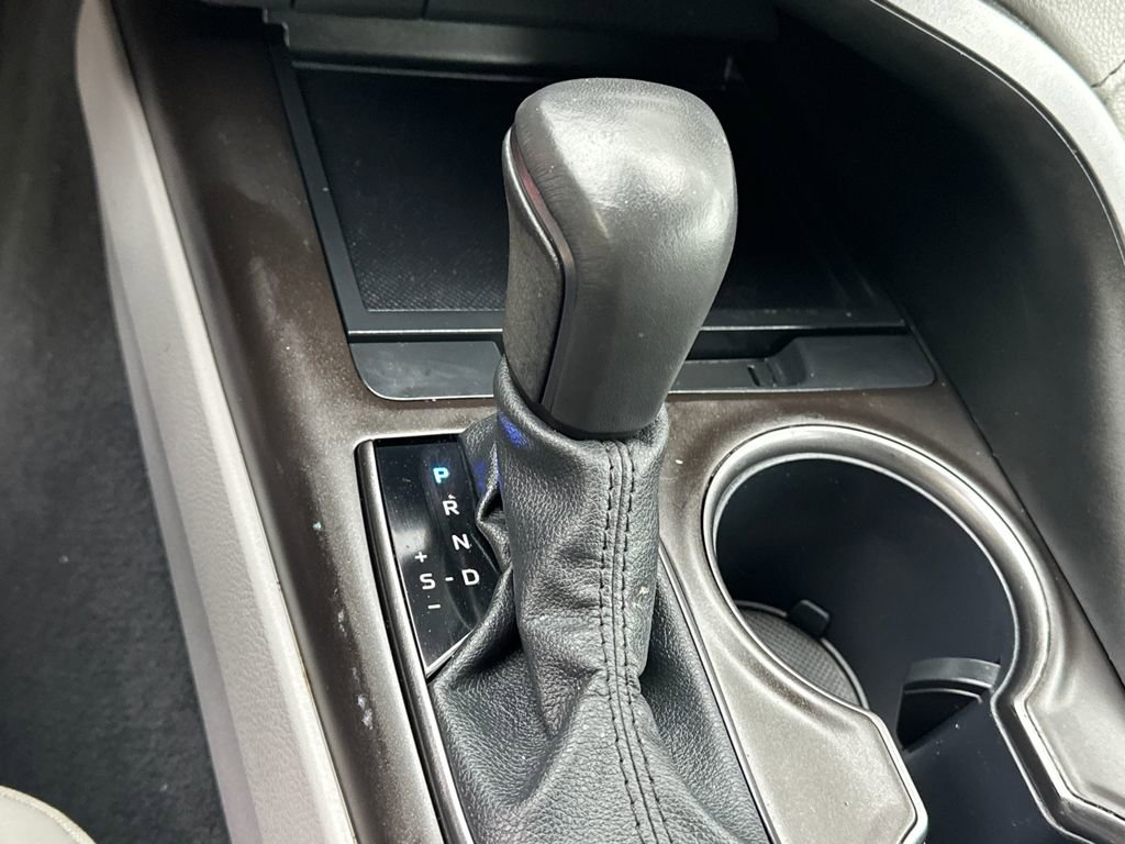 Used 2024 Toyota Camry SE w/ Cold Weather Package FWD image 27