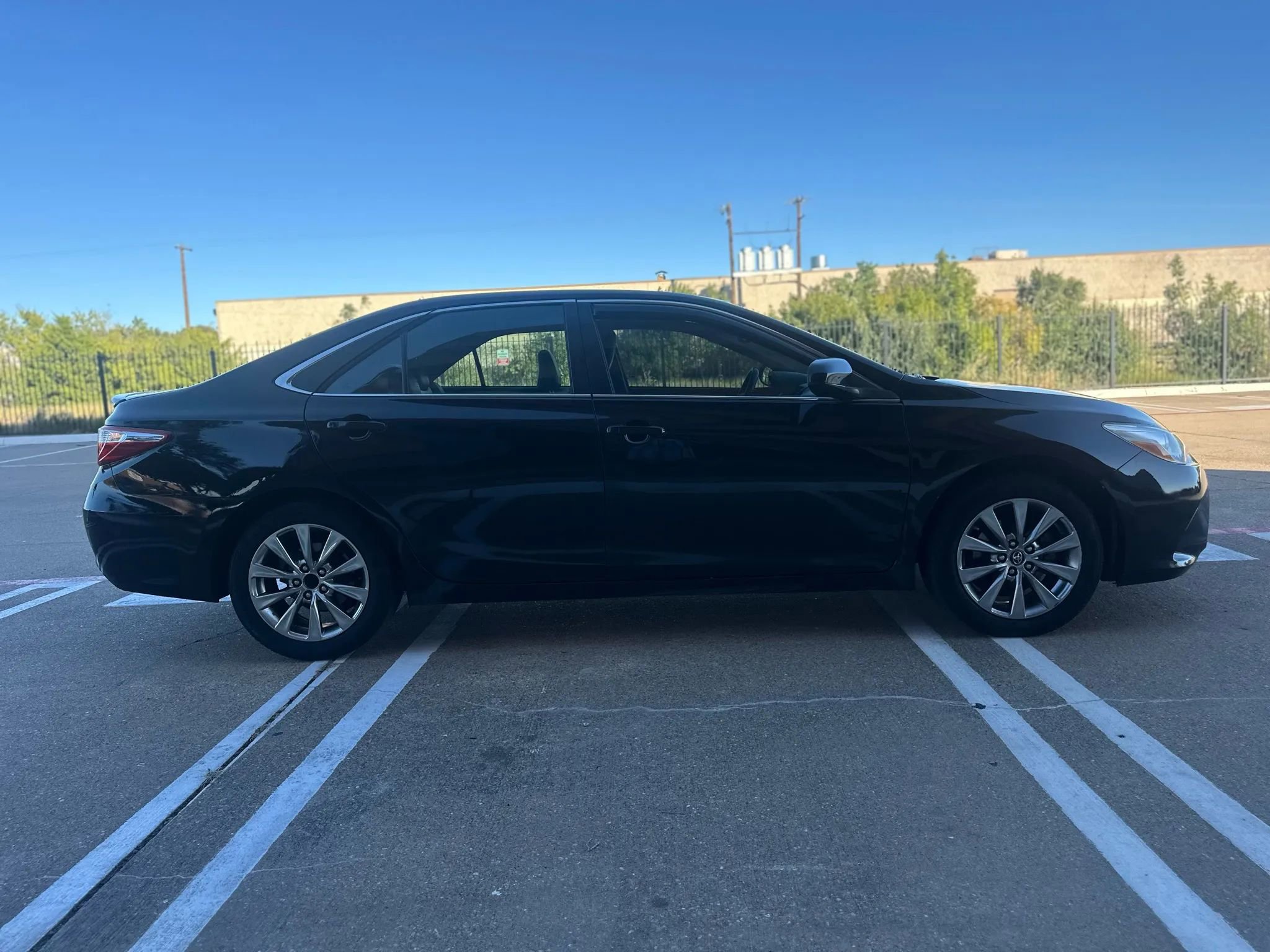 Used 2017 Toyota Camry XLE w/ Moonroof Package image 3