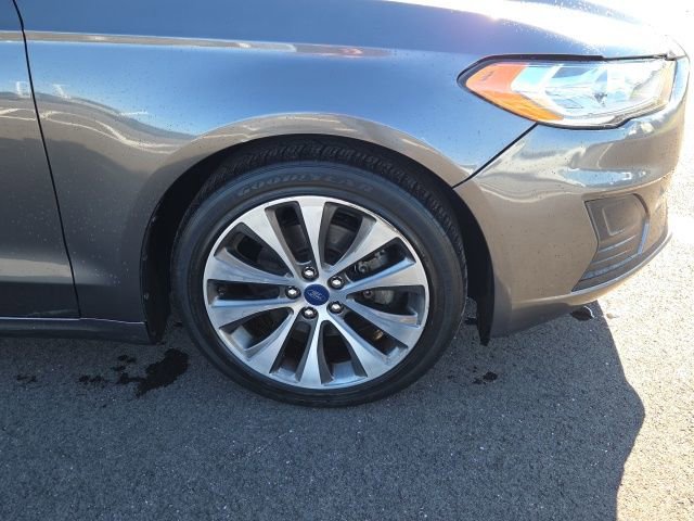 Used 2020 Ford Fusion SE image 5
