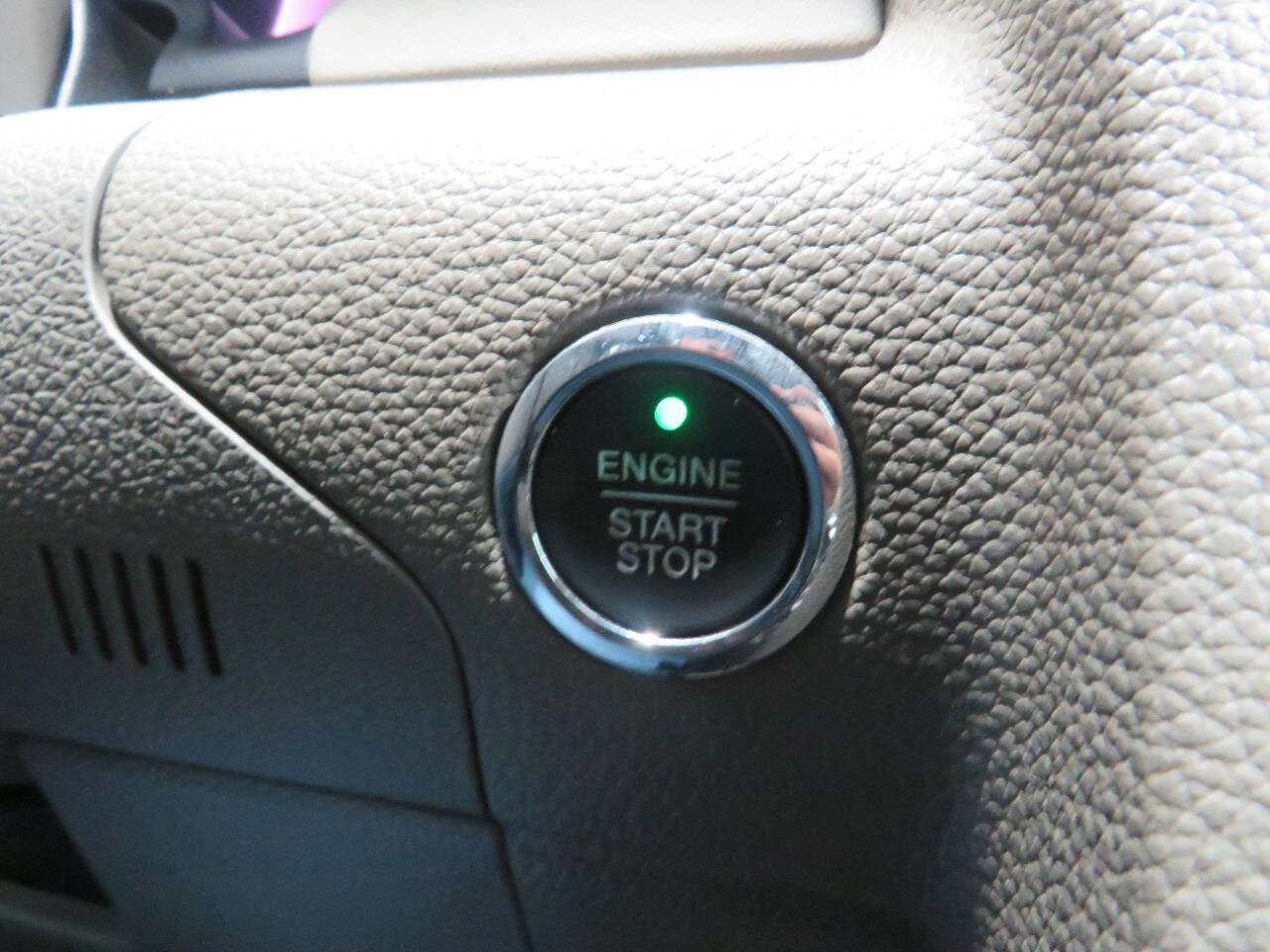 Used 2015 Lincoln Navigator 4WD image 26