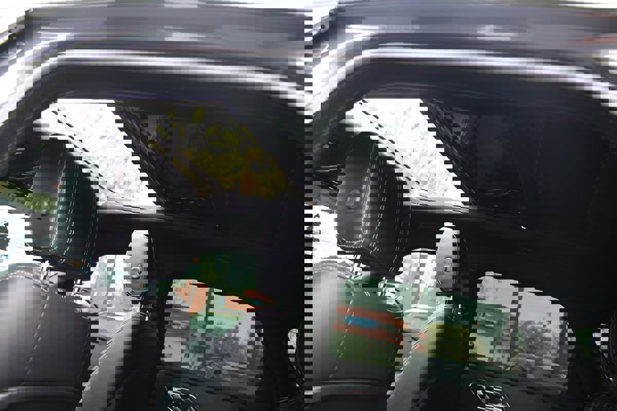 Used 2021 Land Rover Range Rover Velar R-Dynamic S image 27