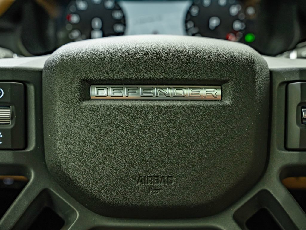 Used 2025 Land Rover Defender 130 X-Dynamic SE AWD/4WD image 22