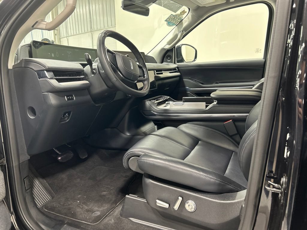 Certified 2026 Lincoln Navigator Reserve AWD/4WD image 10