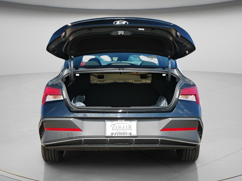 Used 2025 Hyundai Elantra SEL FWD image 11