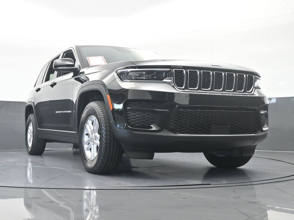 Used 2025 Jeep Grand Cherokee Laredo image 60