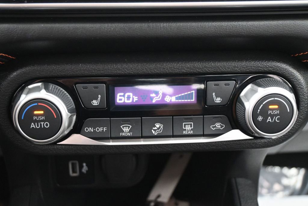 Used 2022 Nissan Versa SR w/ Convenience Package image 14