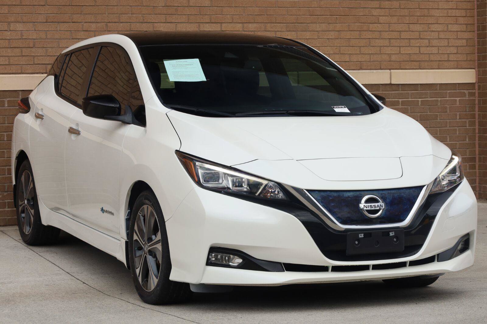 Used 2018 Nissan Leaf SV w/ SV Technology Package FWD image 6