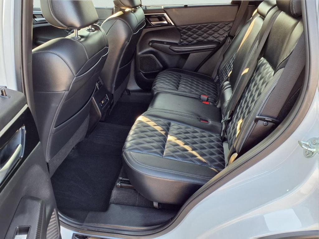 Used 2024 Mitsubishi Outlander SEL FWD image 23