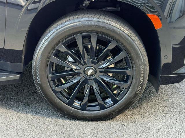 Used 2024 Cadillac Escalade ESV Premium Luxury AWD/4WD image 8
