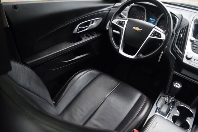Used 2017 Chevrolet Equinox LT AWD/4WD image 2