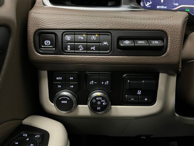 Used 2024 GMC Yukon XL Denali w/ Advanced Technology Package AWD/4WD image 33