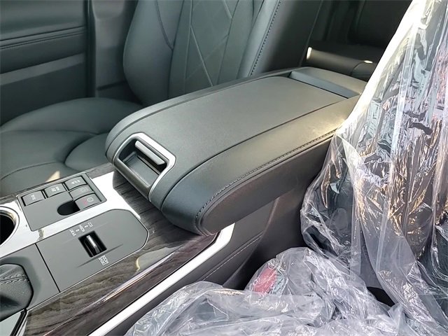Used 2025 Toyota Highlander Platinum image 20